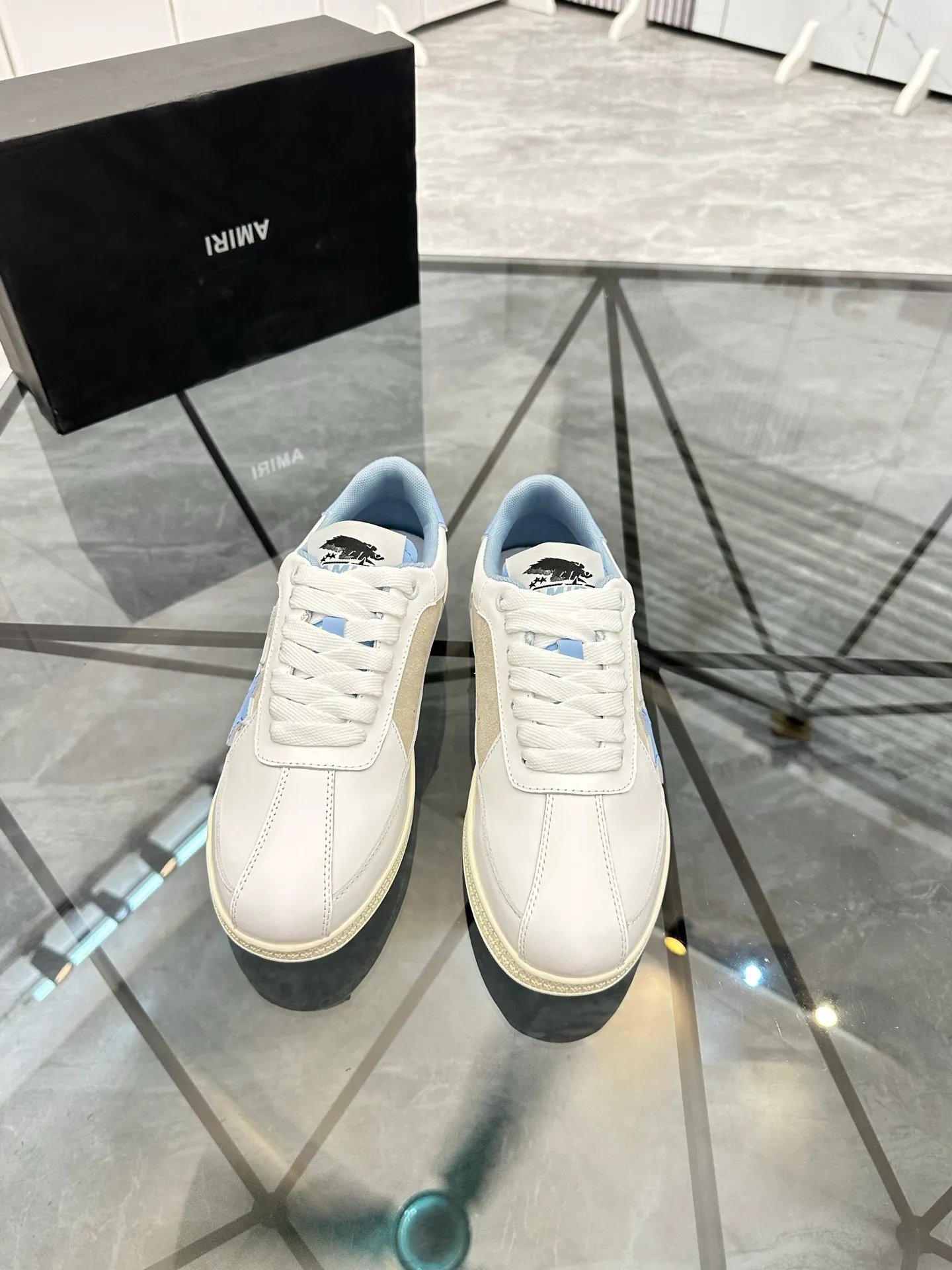 Men's shoes: 💰P420¥ Product trademark: AMIRI* "Amir*" low-top casual shoes Regular size: 38-45 (can be customized to 46) Product material: imported cowhide upper, breathable lining, original outsole. Number: 001